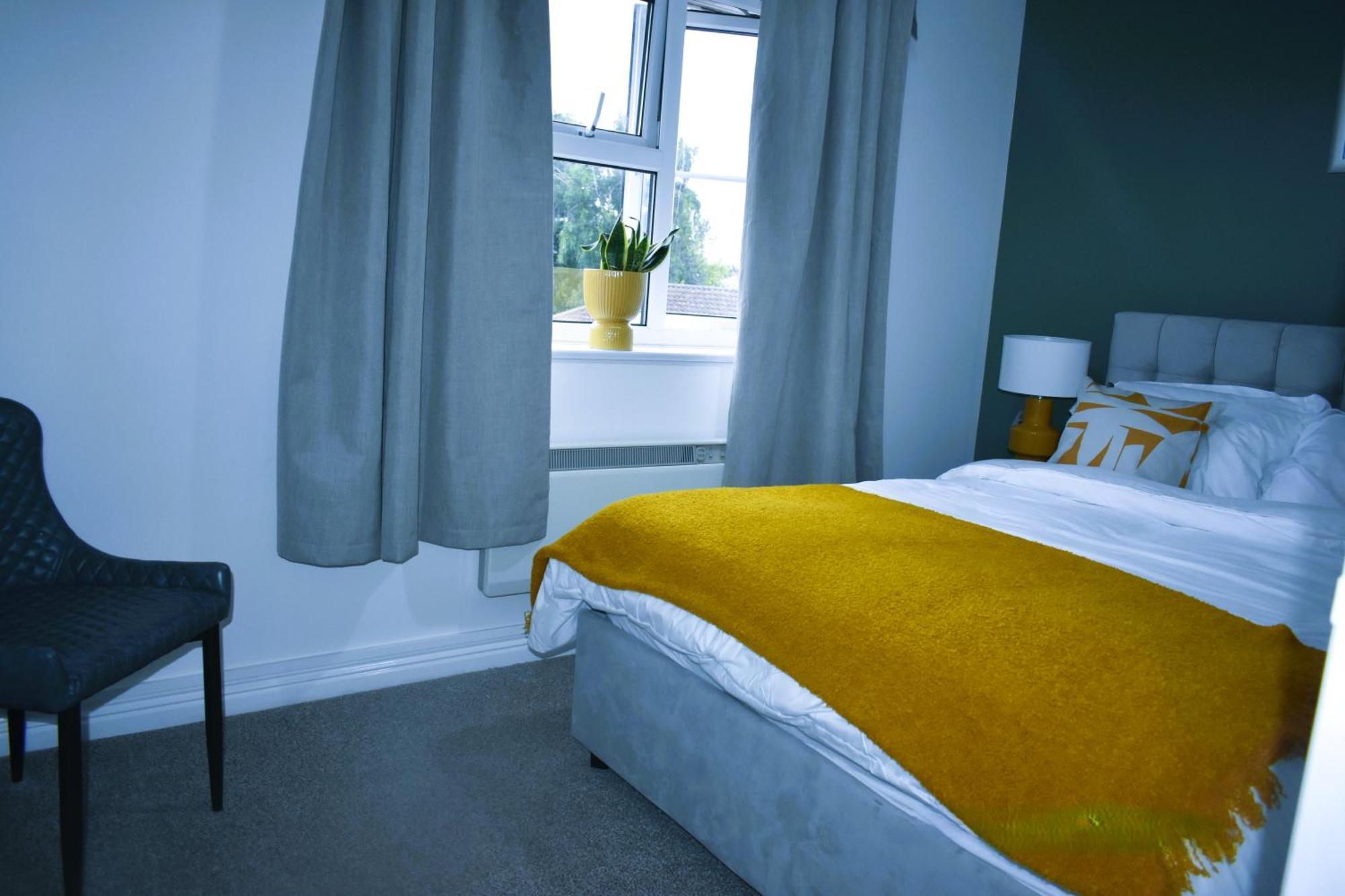 Luxury 2 Bed House With 3 Beds,3 Free Parking Lot In Dartford Near Town Centre, Adjacent Bus Stop, Train Station, Bluewater Mall, 25Mins To London City Airport,20 Miles From Central London Exterior photo